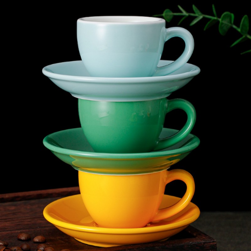 Conjunto de xícara e pires de café expresso de cerâmica colorida