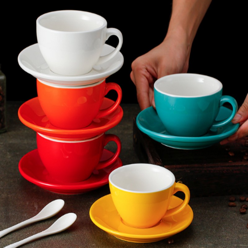 Conjunto de xícara e pires de café expresso de cerâmica colorida