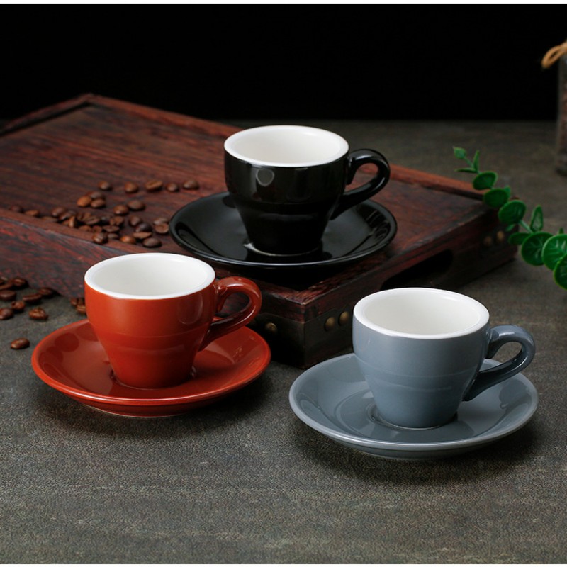 Conjunto de xícara e pires de café expresso de cerâmica colorida