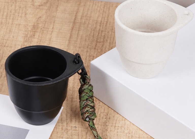 Mini copo de viagem para exterior com pescoço pendurado em fibra de bambu personalizada Mini copo de viagem para exterior com pescoço pendurado em fibra de bambu personalizada