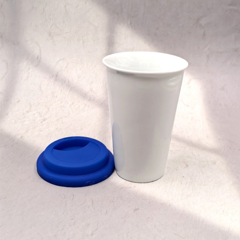 Caneca de viagem de cerâmica 350ml personalizada com tampa de silicone