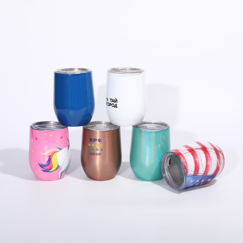 Copo de vinho isolado com impressão completa 3D personalizado Copo de vinho isolado com impressão completa 3D personalizado