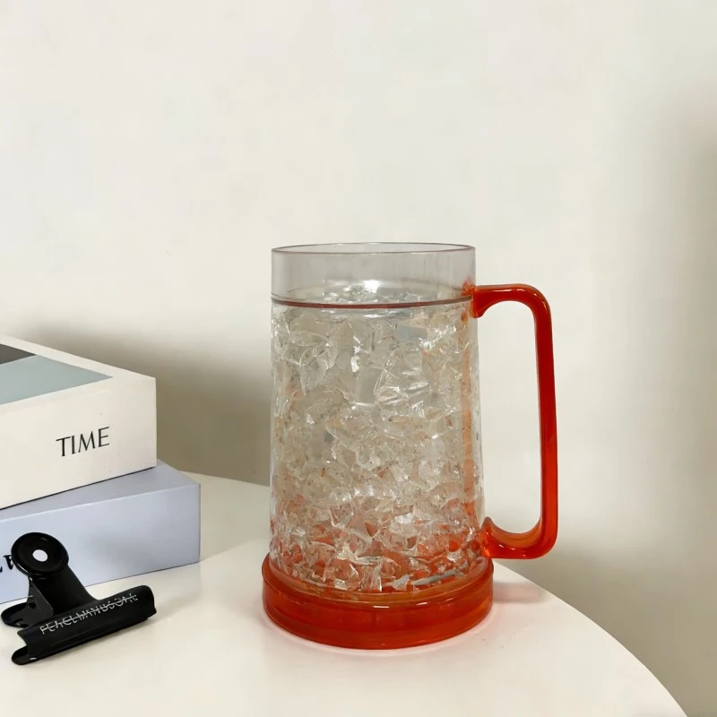 Caneca de cerveja de plástico com gelo falso de parede dupla