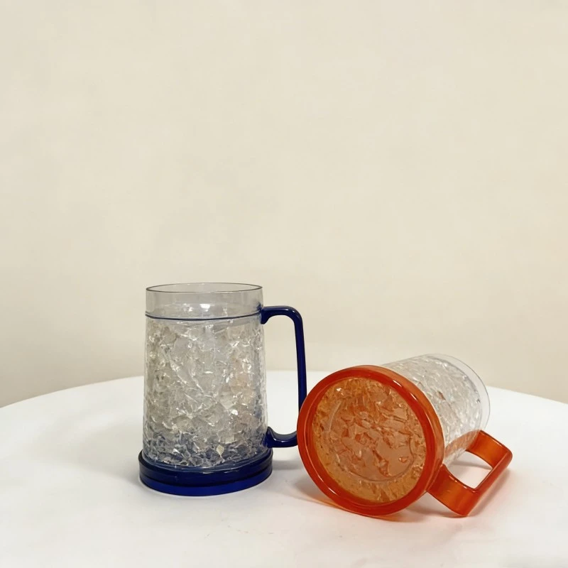 Caneca de cerveja de plástico com gelo falso de parede dupla