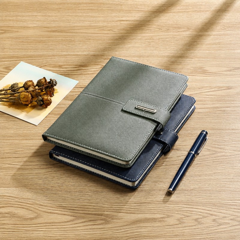 Caderno personalizado do diário da capa dura do couro do plutônio da curvatura do metal
